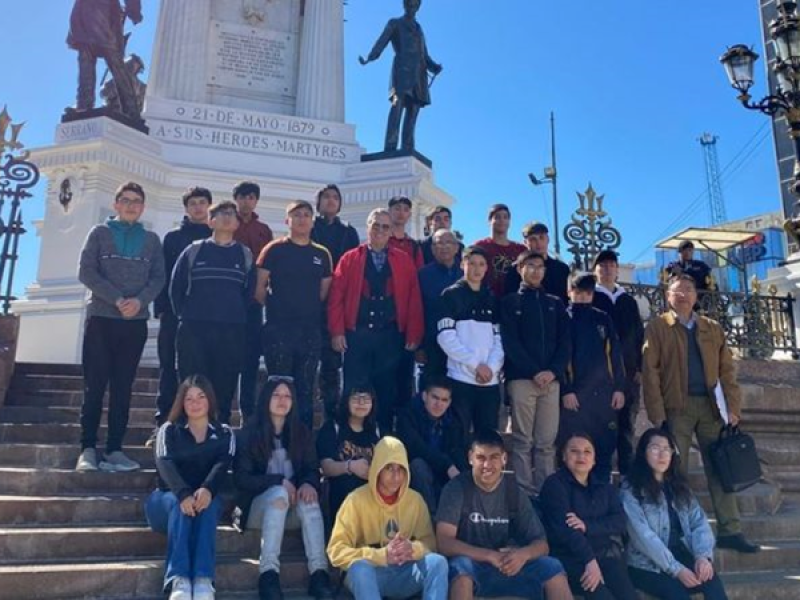 Estudiantes del curso Acermar visitaron Monumento a los Héroes de Iquique