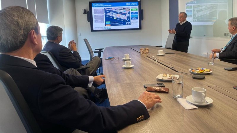 Puerto San Antonio expone a Liga Marítima su proyección portuaria y el megapuerto