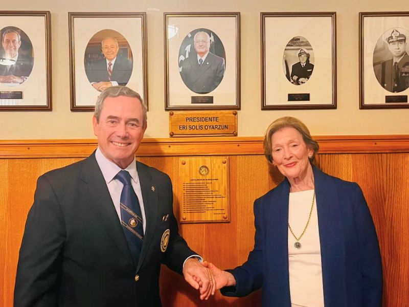 Liga Marítima de Chile rinde homenaje a su fallecido Past President con la develación de una placa en su memoria
