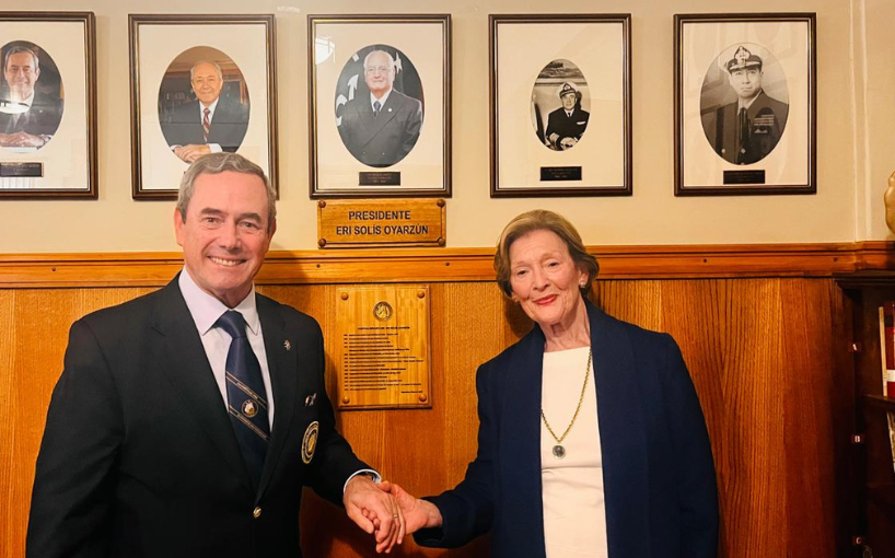 Liga Marítima de Chile rinde homenaje a su fallecido Past President con la develación de una placa en su memoria