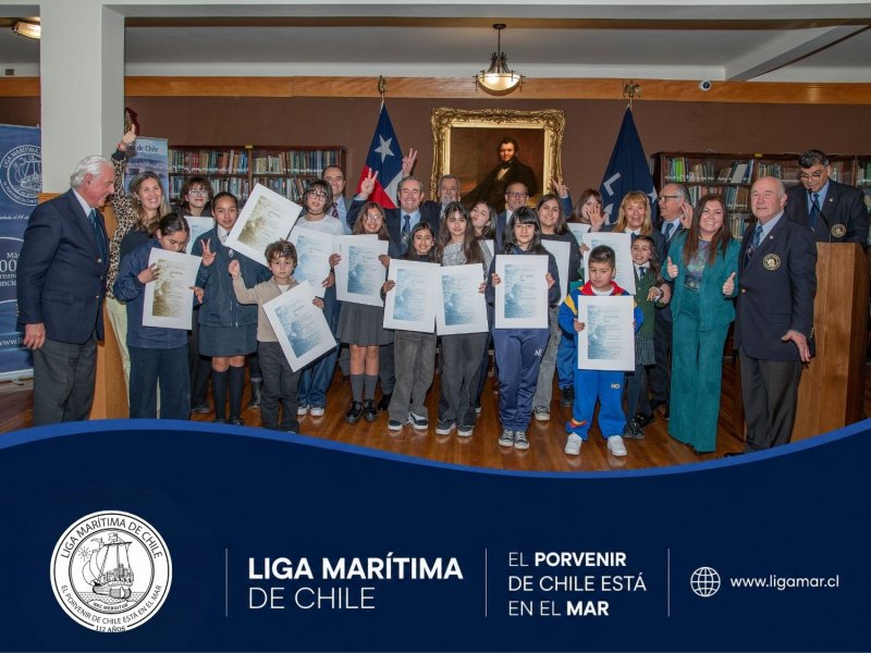Liga Marítima de Chile premió a ganadores de sus concursos escolares del Mes del Mar
